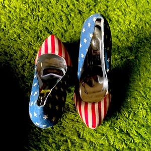 Super trendy American flag design pumps! Size 7.5